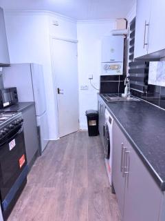 House for 8 in Gillingham close to train station - 4