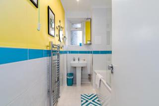 The 'Beahive' SE1 - close to the London Eye! - 8