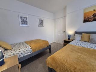 Potter or Not, Family & Contractor Friendly Flat - 5