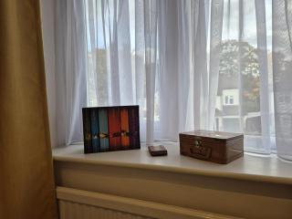 Potter or Not, Family & Contractor Friendly Flat - 2