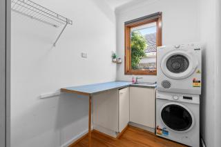 Large 5BR Home-Pool-BBQ-4 CarPark-Central Location - 4