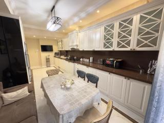 Deluxe Apartment - 1