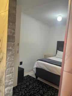 Mohwelere Guest House - 9