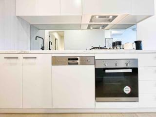 Full of Fun shopping 1BR stay at Clayton - 3