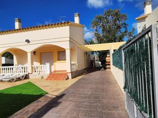 Casa espaciosa con piscina privada, Wi-Fi, aire acondicionado y mascotas permitidas cerca de la playa - ES-348-5 - 0