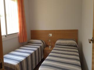 Casa amplia con piscina privada, WiFi, estacionamiento y admite mascotas, a 250m de la playa - ES-348-8 - 2