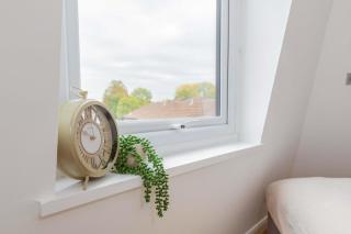 Stylish 2BR Apartment in Central Eton - 8