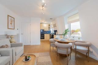Stylish 2BR Apartment in Central Eton - 1