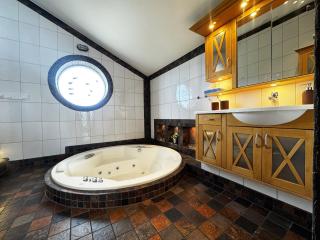 Exclusive Beachfront Villa in Åsa - Sauna, Jacuzzi & Panoramic Sea View, SE02102 - 5