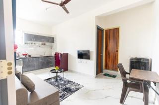 1BHK 2km From Hosa Road Metro with lift 101B - 0