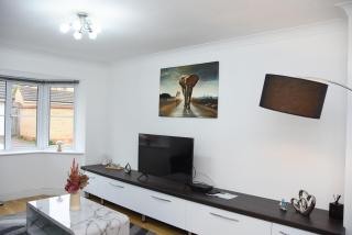 Peterborough Haven: 3BD Family Home Retreat - 2