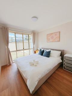 Family & Pet-Friendly 4BR Home Freshly Renovated near Transport & Malls - 3