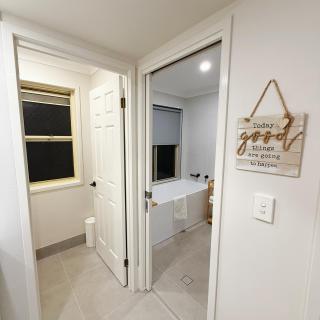 Family & Pet-Friendly 4BR Home Freshly Renovated near Transport & Malls - 1