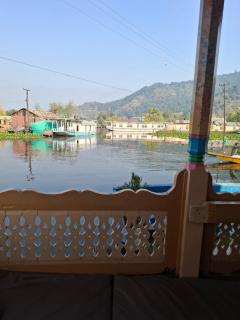 Houseboat Shagoo - 1