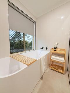 Family & Pet-Friendly 4BR Home Freshly Renovated near Transport & Malls - 9