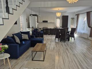 FOX VALLEY VILLA - 4