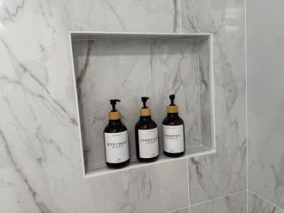 Newly renovated luxury, modern style Waikiki Sunset Hotel Ocean view Freeparking - 3