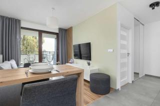 Aleja Kijowska Kraków Modern Apartment with Balcony and Parking by Noclegi Renters - 1