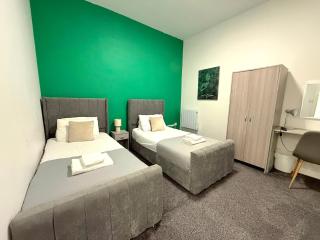 City Centre Bury Stay - Modern 3 Beds, 2BR - 5