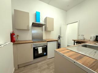 City Centre Bury Stay - Modern 3 Beds, 2BR - 2