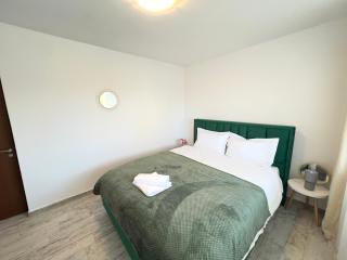 Central Palace Suite with Self Checkin - 8