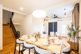 Charming OUG Bungalow 6BR Cozy Family Escape plus Baby Cot - 3