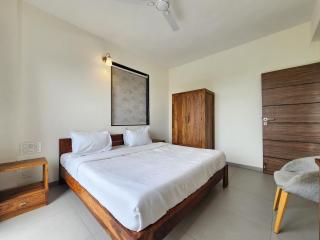 Contemporary 2BHK Family Retreat with Mangrove view, Pool & Amenities - Near Candolim Beach - 9