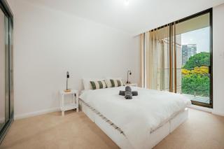 3 Bedroom Apartment with Parking and Pool Access - 4