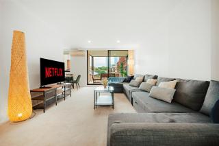 3 Bedroom Apartment with Parking and Pool Access - 0