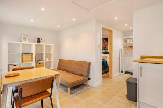 Skylight Studio near Hospital - 8