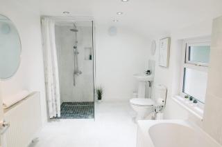 Coastal Comfort 3-Bed Scarborough Retreat - 5