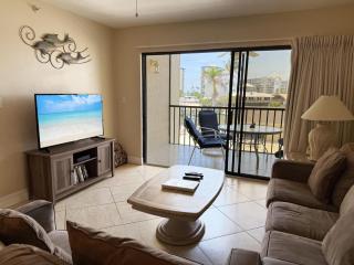 Santa Maria • Beach & Boating Getaway • Sleeps 8 - 0