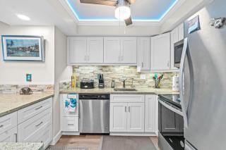 Tortuga – 2BR on Beach, Heated Pool & Sauna - 9