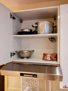 Modern half-basement 1BR near Montgomery & VUB - 1