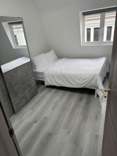 Three-Bedroom Flat Located off Oxford Street - 5