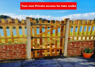 Romantic Lakeside Cottage by the Beach! Relax by the Cosy Log Burner & fall asleep to the sound of Waves - The Perfect Romantic Great Escape by the Sea! - You Won't want to Leave! and It's Pet Friendly too ! - 5