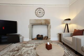 Spacious 3BR Flat in Cowbridge Centre - 3