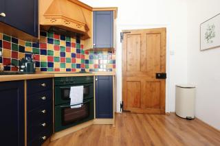 Spacious 3BR Flat in Cowbridge Centre - 1