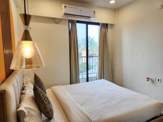 The Retro Corner - Modern 1BHK Apartment, Pool Access - Quick to Beach - 8