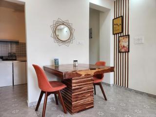 The Retro Corner - Modern 1BHK Apartment, Pool Access - Quick to Beach - 7