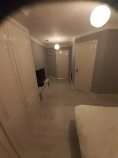 Starfluence Properties - Spacious Ensuite - 7