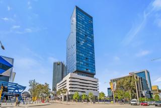 Bright & Spacious 2BR in Prime CBD Location - 9