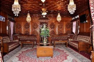 heritage new moon premium houseboat - 7