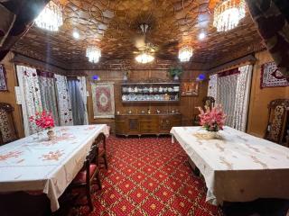 heritage new moon premium houseboat - 6