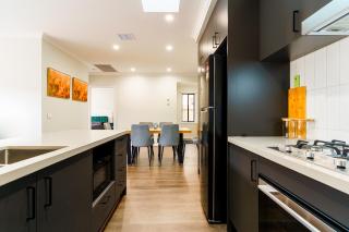 Contemporary Comfort Brand New Deanside Retreat - 9