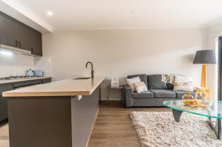 Contemporary Comfort Brand New Deanside Retreat - 7