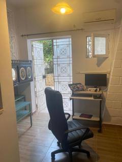 Casamira king size bed near airport - 4