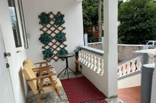 2 Bed House Sleeps 4 - A C and Sea Views - 6