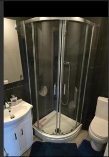 Starfluence Properties - Spacious Ensuite - 9