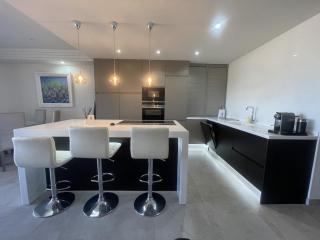 Stunning Three Bedrooms In Los Olivos - 1